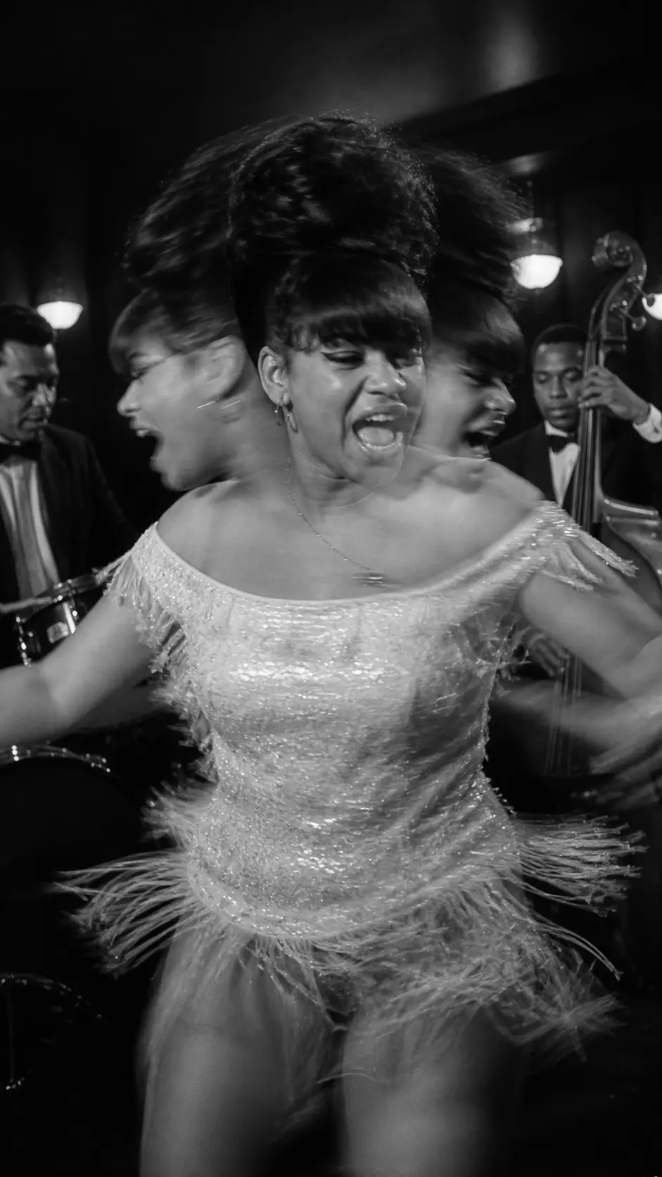 Recreación de La Lupe durante una actuación intensa en un club de La Habana